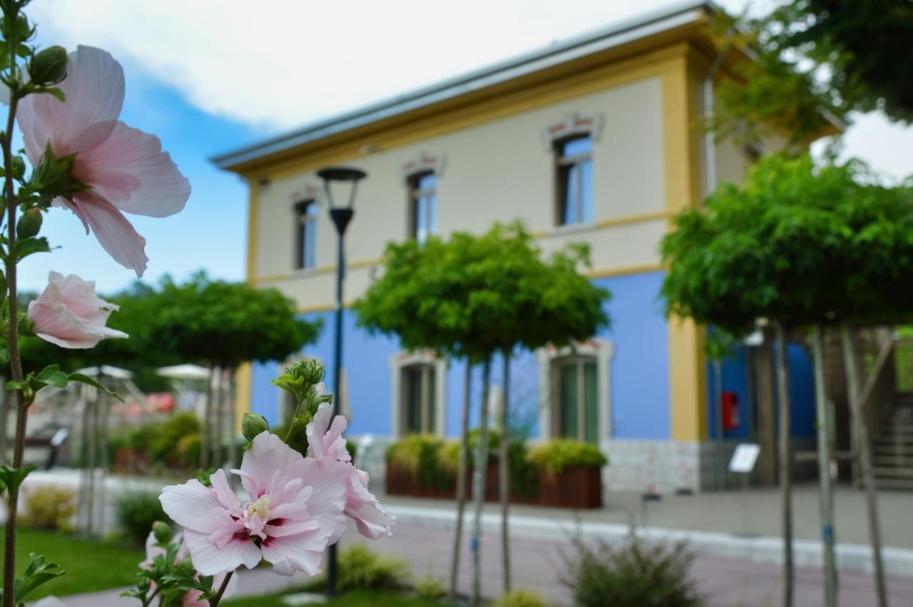 Borgo Stazione Bike Inn Valeggio sul Mincio Exteriör bild